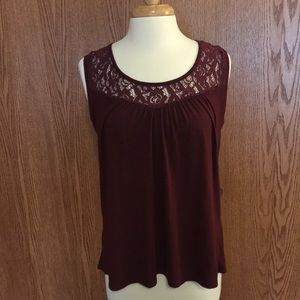 Sleeveless Shirt with Lace detail